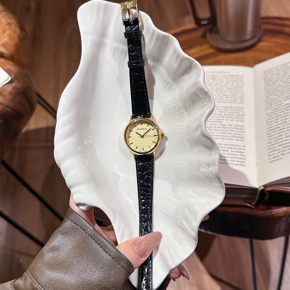 นาฬิกาควอทซ์สายหนังสีดำและสีทอ - Luxury Watch Gold And Black บทวิจารณ์และราคา