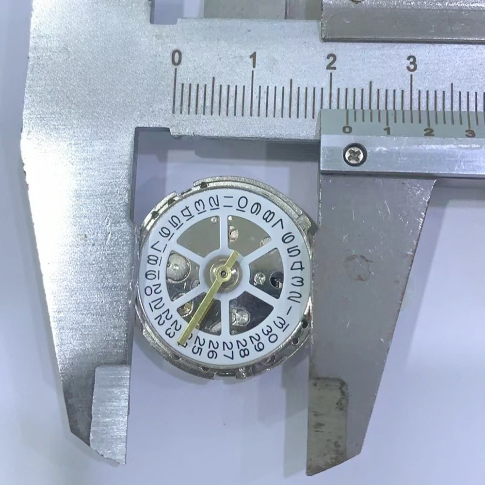 กลไกนาฬิกาโลหะ 3 เข็ม รุ่น 820 - Perpetual Calendar Watch บทวิจารณ์และราคา