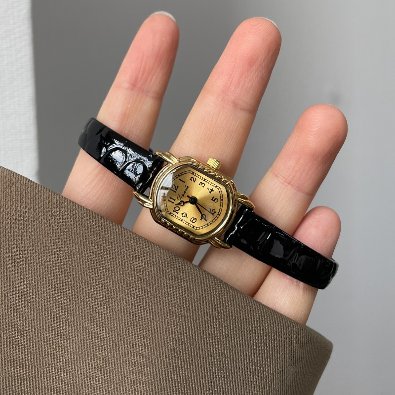 นาฬิกาควอทซ์ผู้หญิงทรงรีวินเทจ - Luxury Watch Gold And Black บทวิจารณ์และราคา