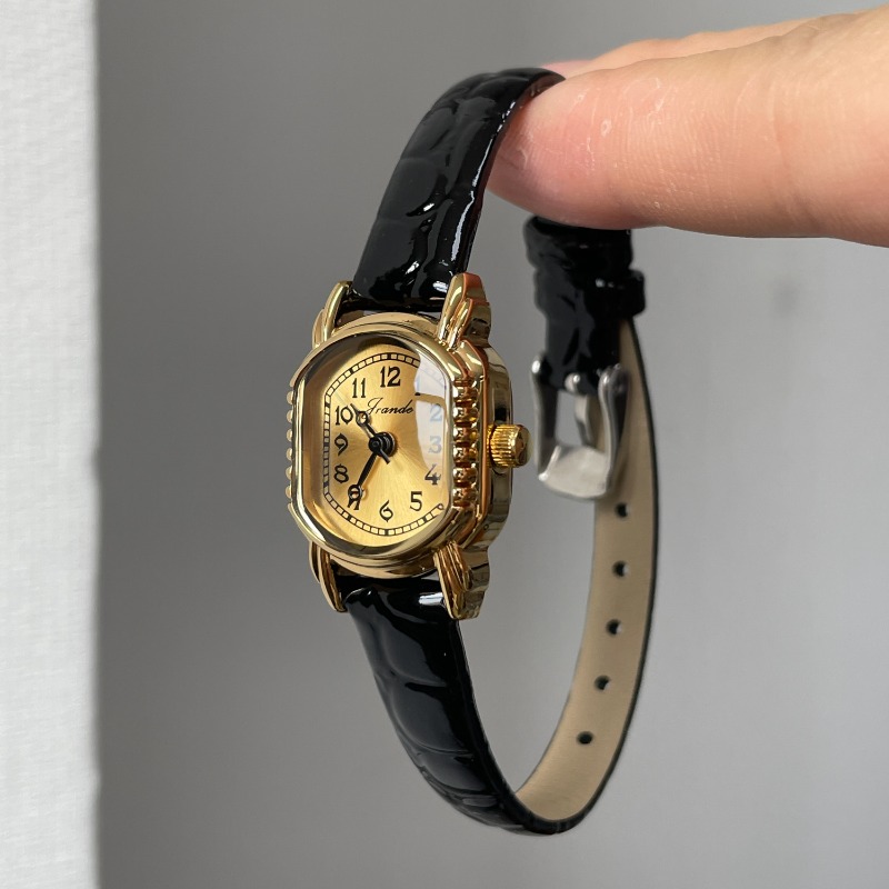 นาฬิกาควอทซ์ผู้หญิงทรงรีวินเทจ - Luxury Watch Gold And Black บทวิจารณ์และราคา