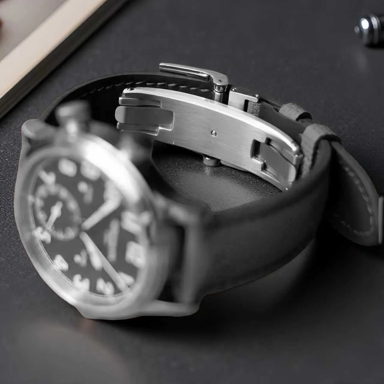 สายนาฬิกาแบบสปริงพร้อมตัวล็อคแ - Luxury Watch Logo บทวิจารณ์และราคา